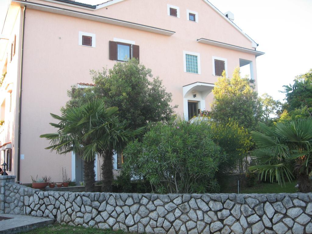 Apartments Lavanda 1 Njivice Exterior foto